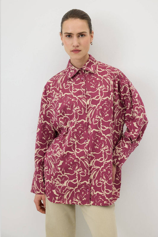 Camicia rosa a fantasia floreale dal fit comodo