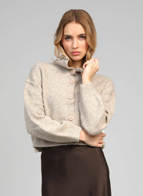Gilet in maglia color talpa con collo alto e bottoni