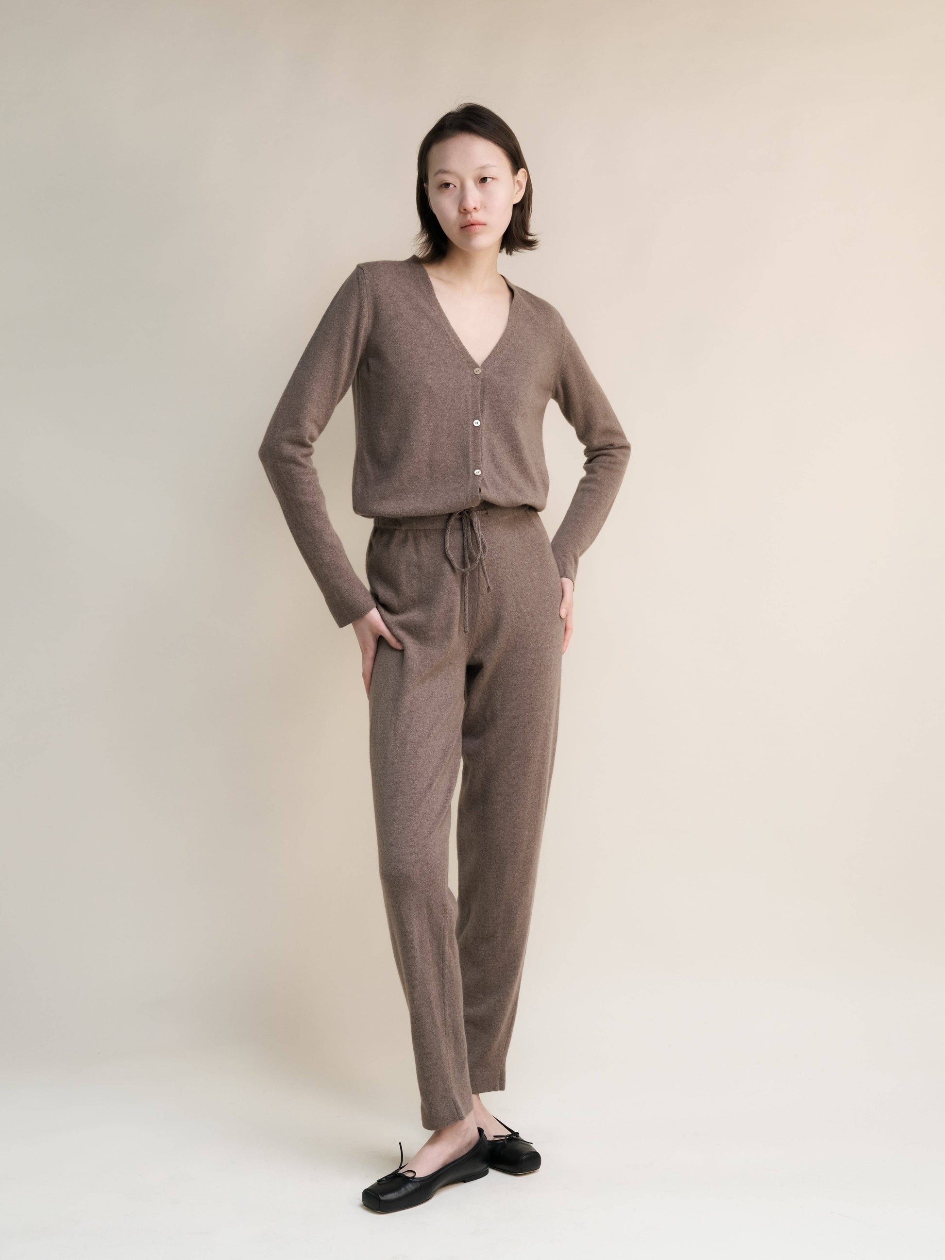 Tuta in misto cashmere con scollo a V