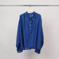 Camicia romantica con collo alto in pizzo