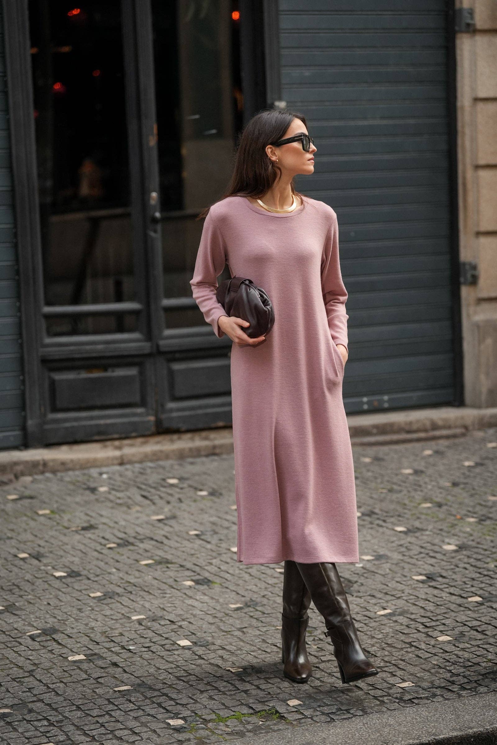 Abito midi in maglia morbida con tasche