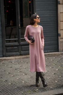 Abito midi in maglia morbida con tasche