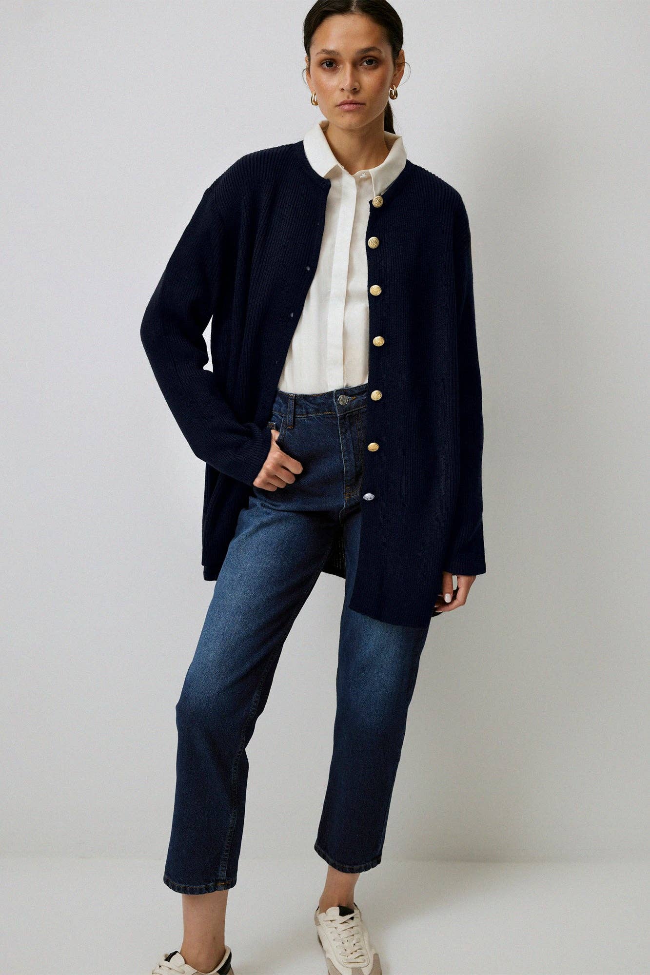 Cardigan lungo blu navy con bottoni dorati
