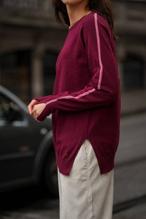 Maglia bordeaux con righe laterali a contrasto