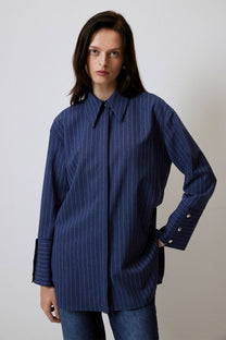 Camicia gessata blu navy con polsini extra-larghi
