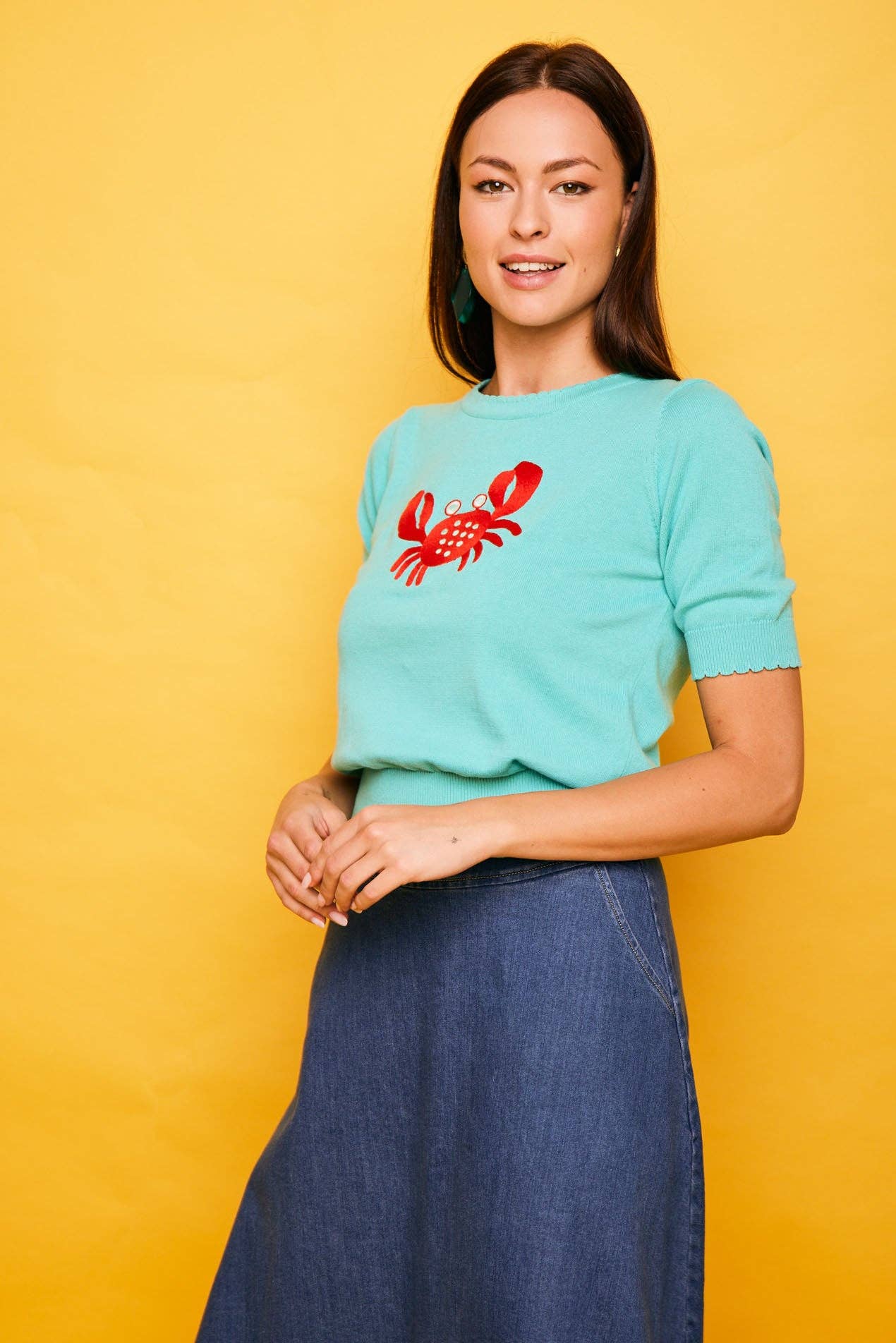 Top in maglia verde con ricamo granchio