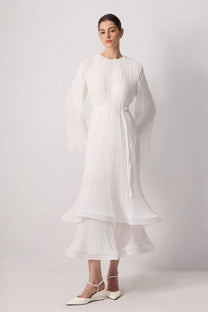 Abito lungo elegante in chiffon plissettato con maniche fluide