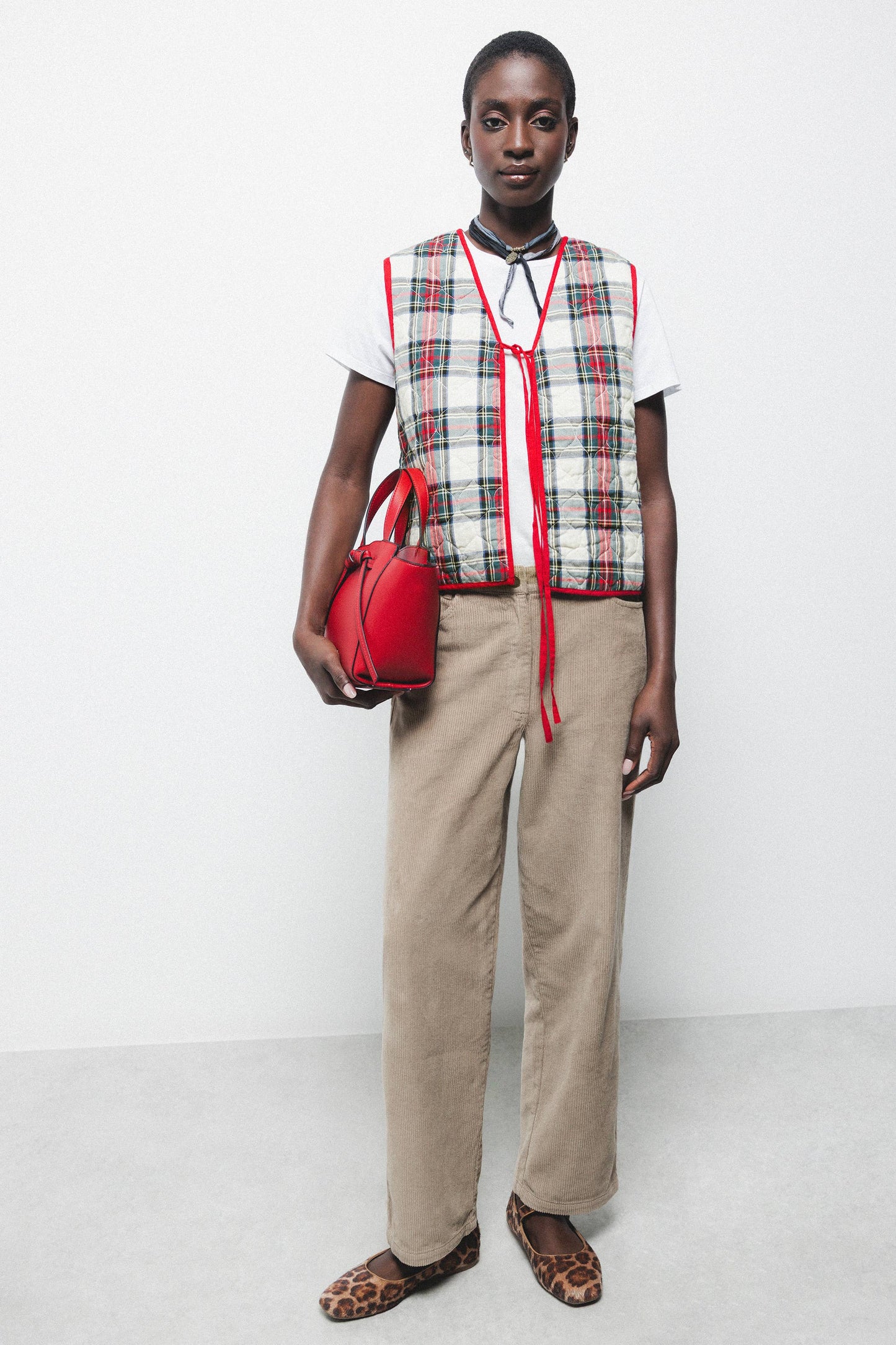 Gilet trapuntato tartan con scollo a V e laccio frontale