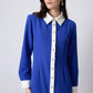 Abito camicia in crêpe blu con bordi a contrasto
