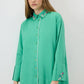 Camicia verde con dettagli gioiello