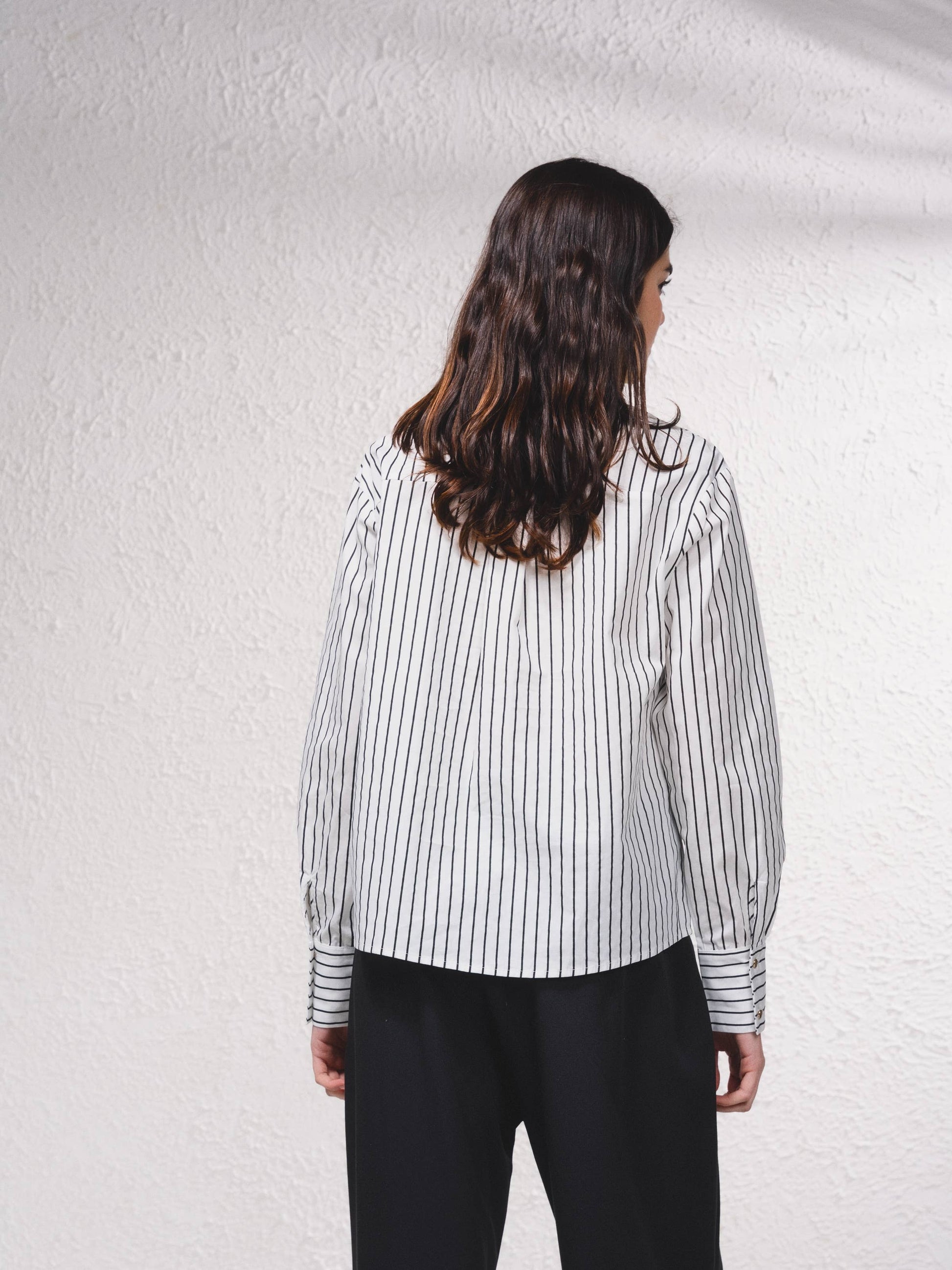 Blusa classica a righe in cotone
