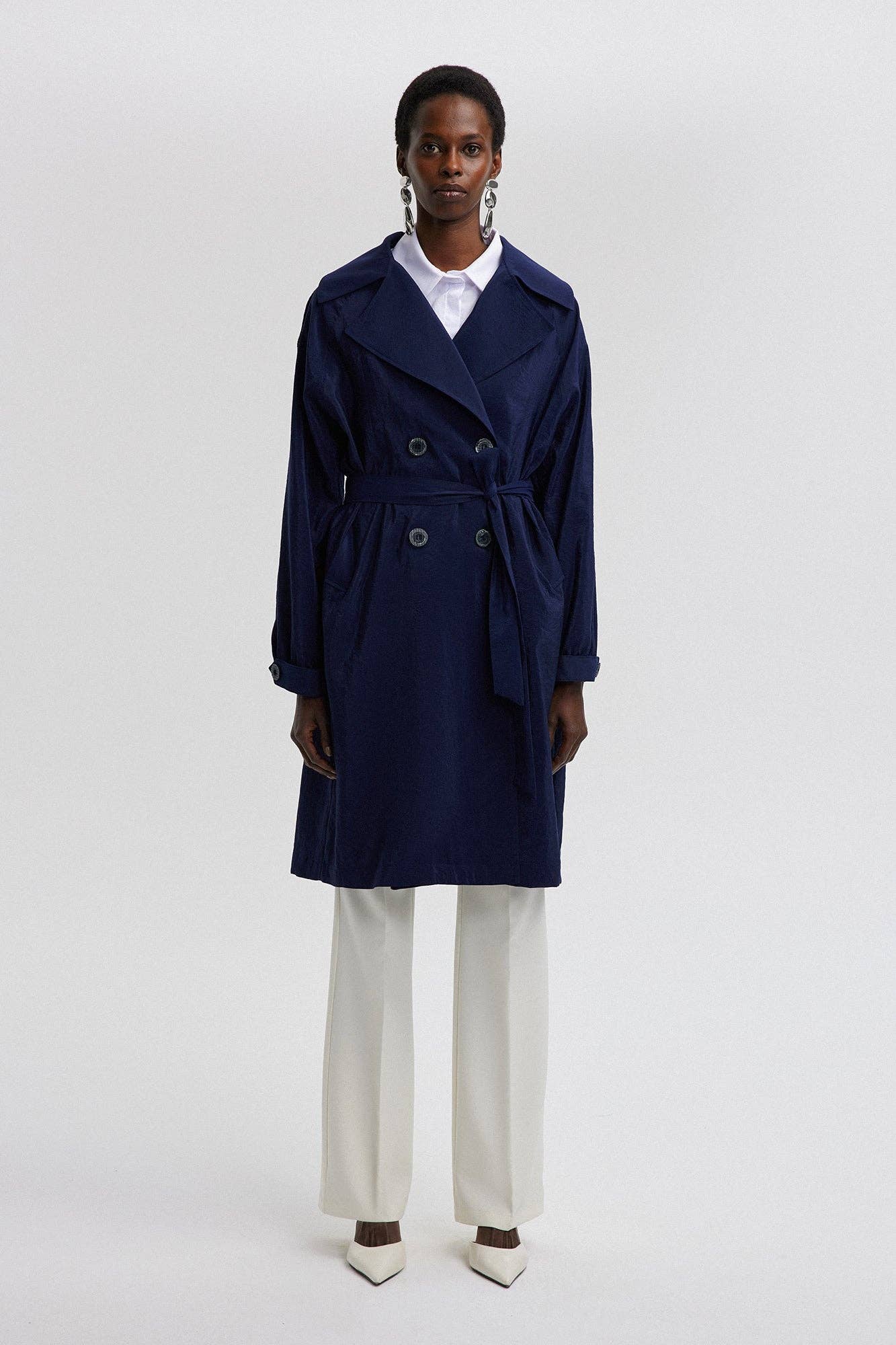 Trench coat rilassato con cintura effetto cupro blu navy