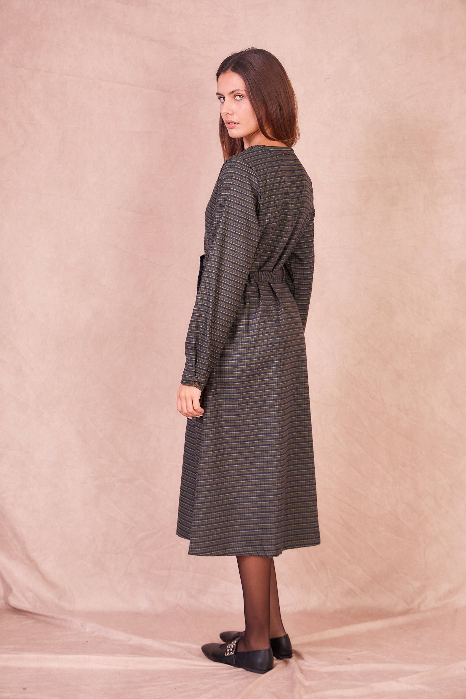 Abito midi a quadri con scollo a V Benjamine