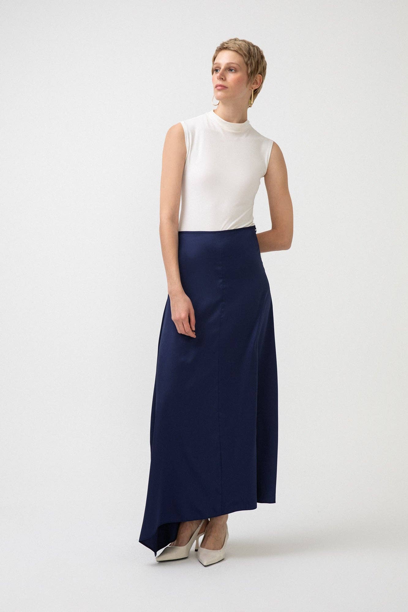 Gonna svasata lunga in raso blu navy
