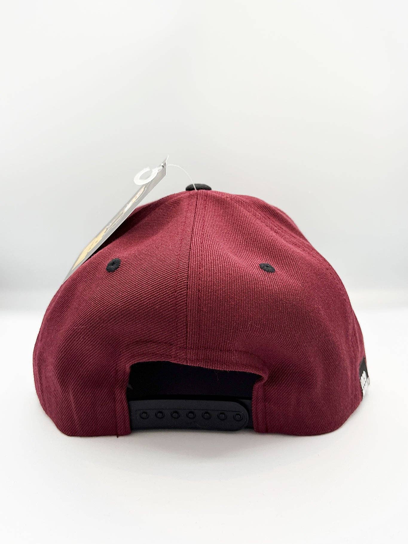 Cappellino snapback bicolor con logo ricamato