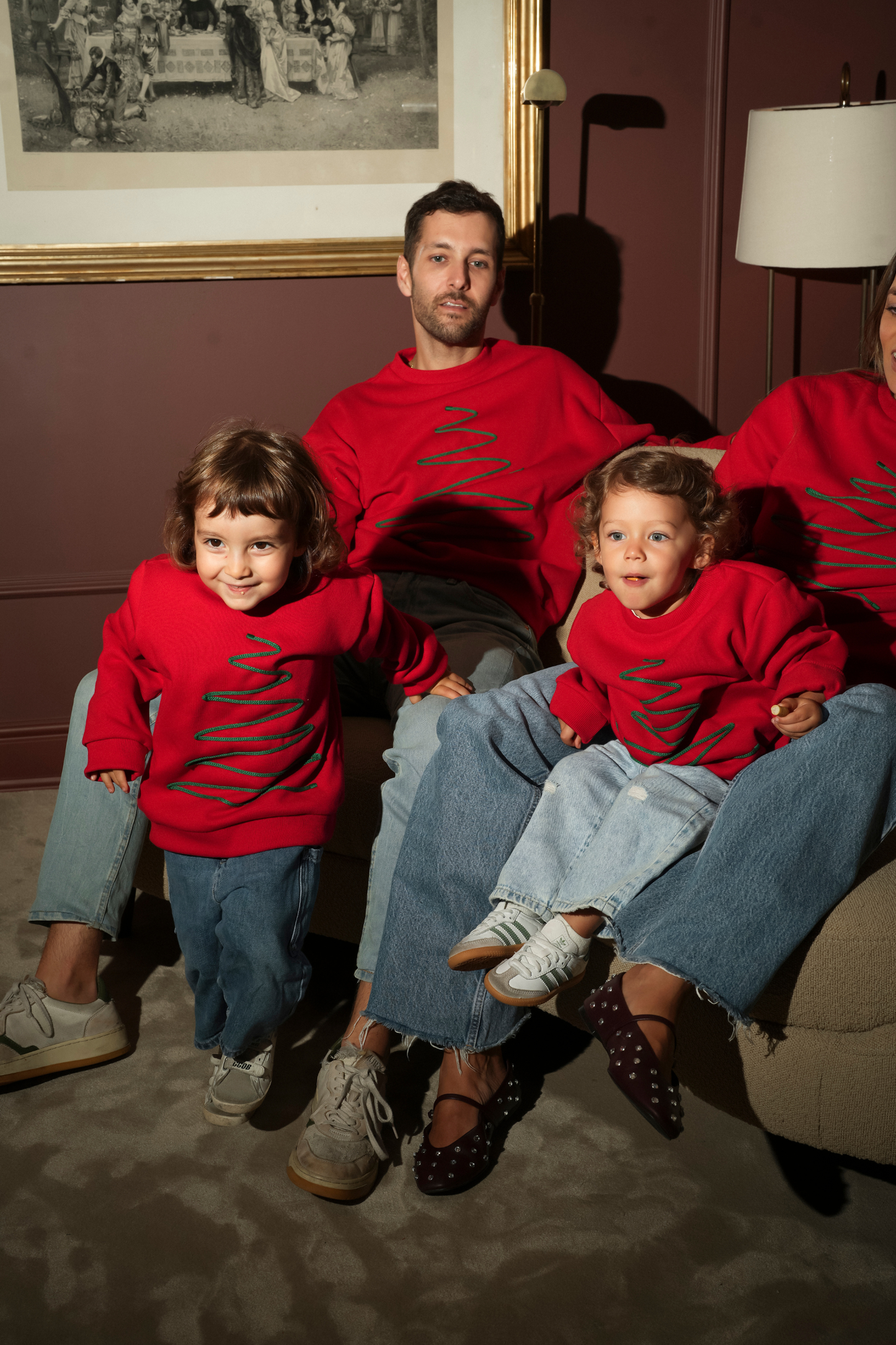 Felpa natalizia unisex rossa con albero stilizzato