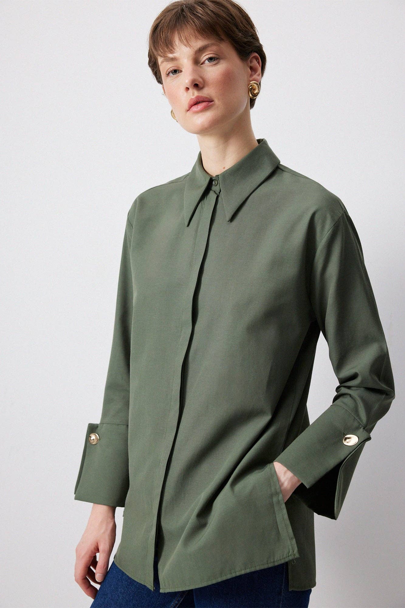 Camicia in popeline con polsini ampi in misto cotone
