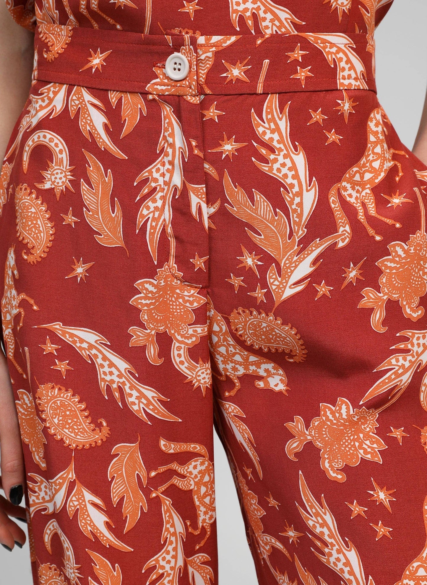 Pantaloni a vita alta terracotta con stampa frecce