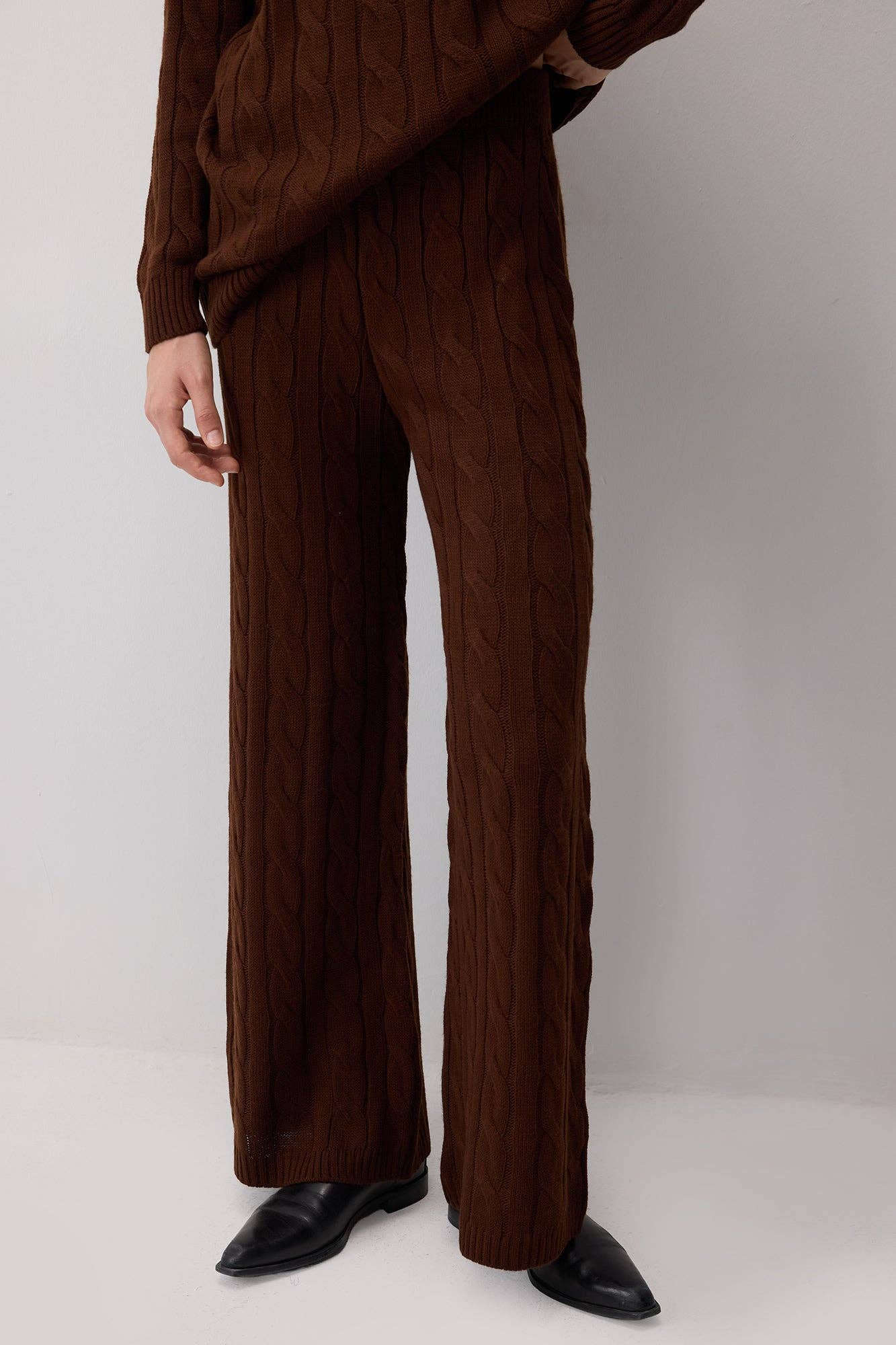 Set maglia e pantaloni in maglia a trecce