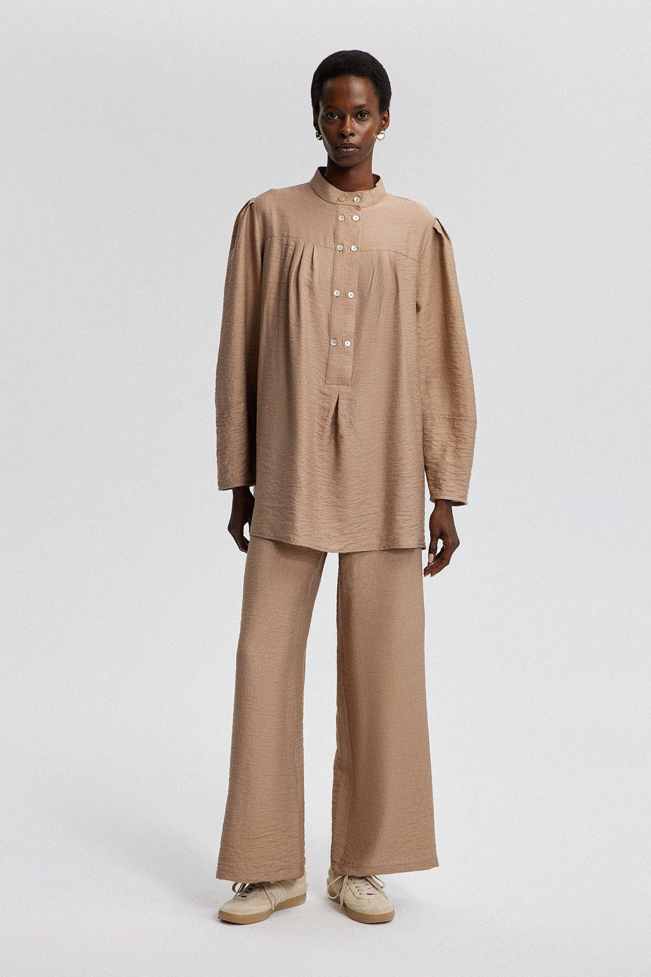 Set tunica e pantaloni a trama naturale