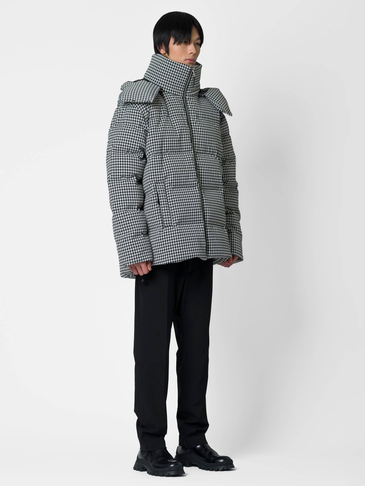 Giacca puffer pied de poule nero e bianco con cappuccio staccabile