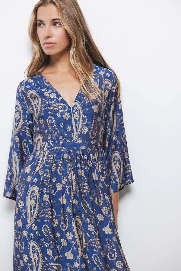 Vestito midi stampato con scollo a V e maniche a campana