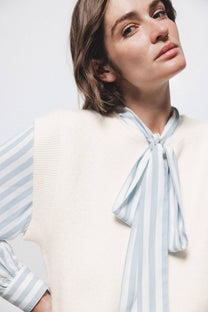 Gilet in maglia rasata girocollo
