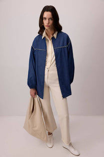 Giacca oversize effetto denim con dettagli gioiello