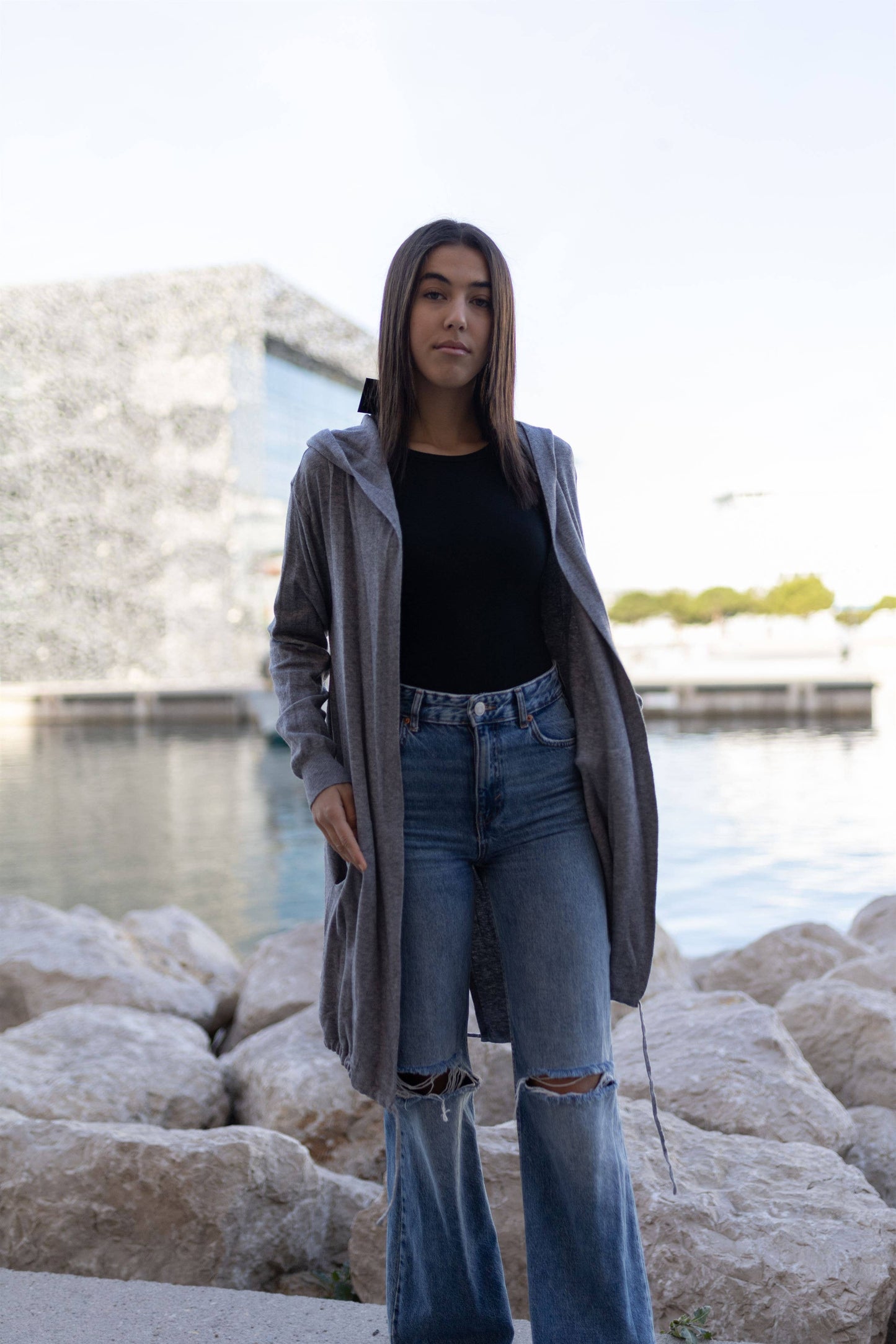 Gilet lungo con cappuccio in maglia morbida