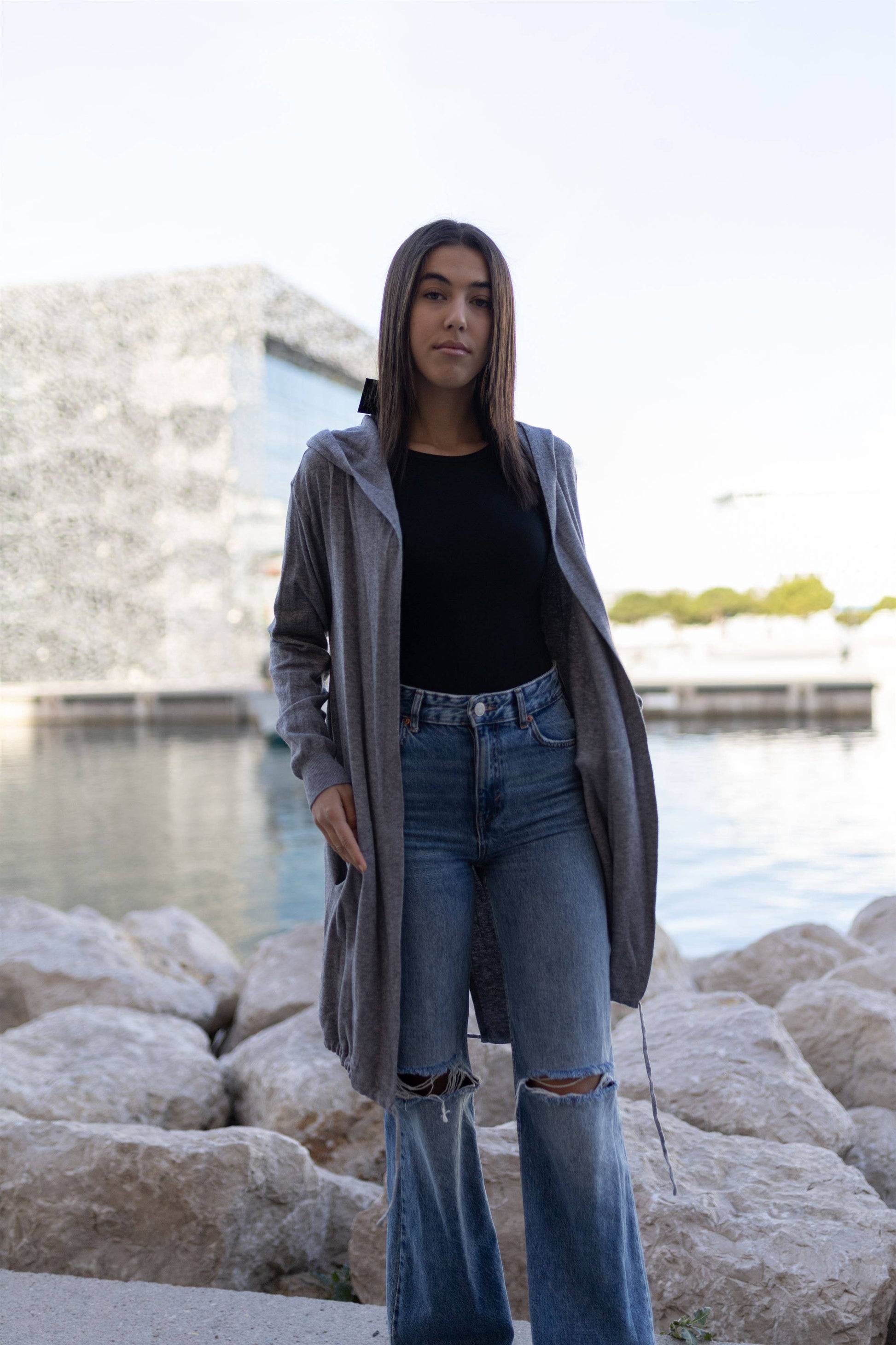 Gilet lungo con cappuccio in maglia morbida