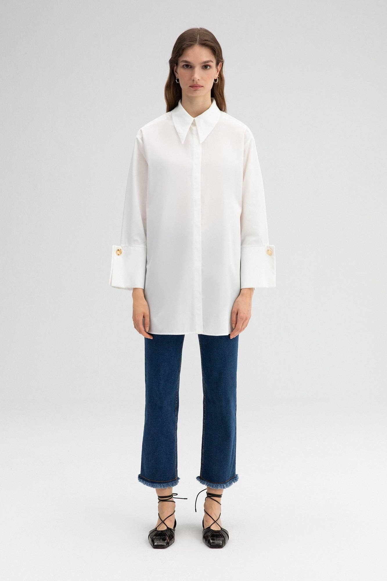 Camicia in popeline misto cotone con polsini ampi