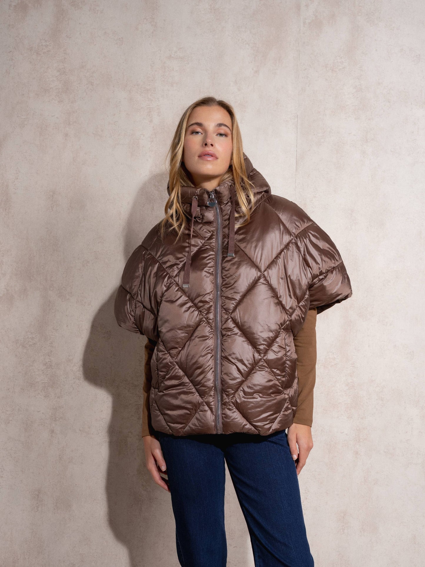 Cappa imbottita oversize con cappuccio e zip