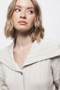 Cardigan a costine con collo ampio