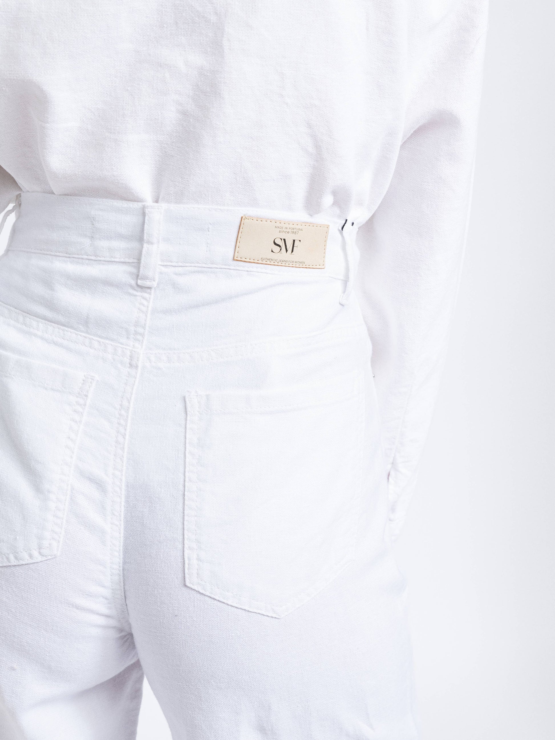 Pantaloni a vita alta a gamba ampia
