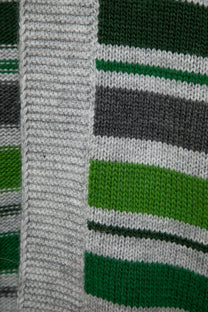 Cardigan in maglia a righe con maniche a palloncino
