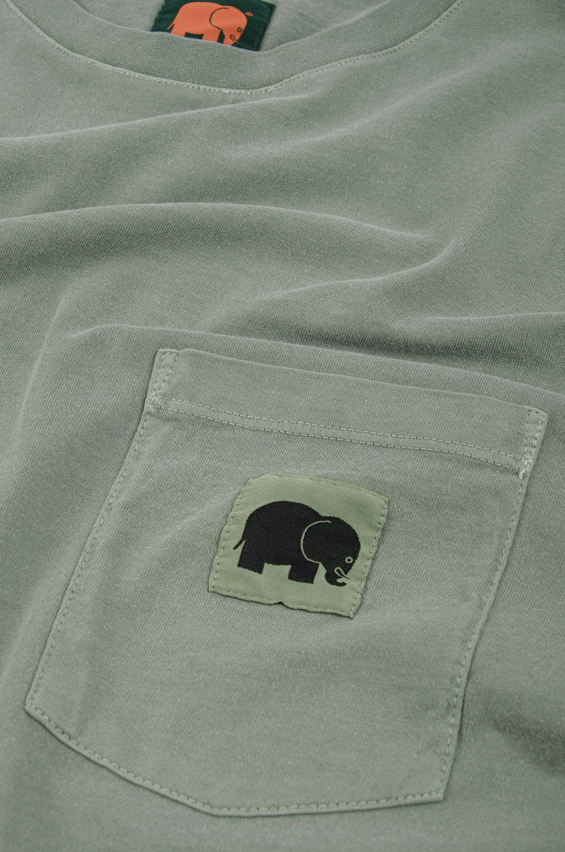 T-shirt pigmentata in cotone biologico verde salvia con taschino