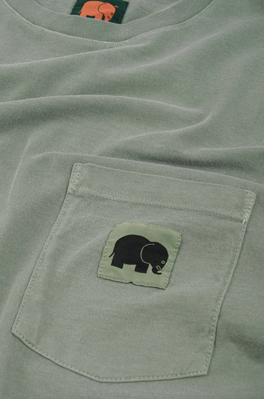 T-shirt pigmentata in cotone biologico verde salvia con taschino