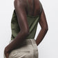 Top basic con scollo a V e spalline sottili