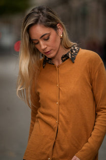Cardigan in maglia cammello con bottoni