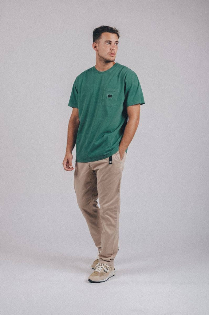 T-shirt tinta a pigmento verde con taschino