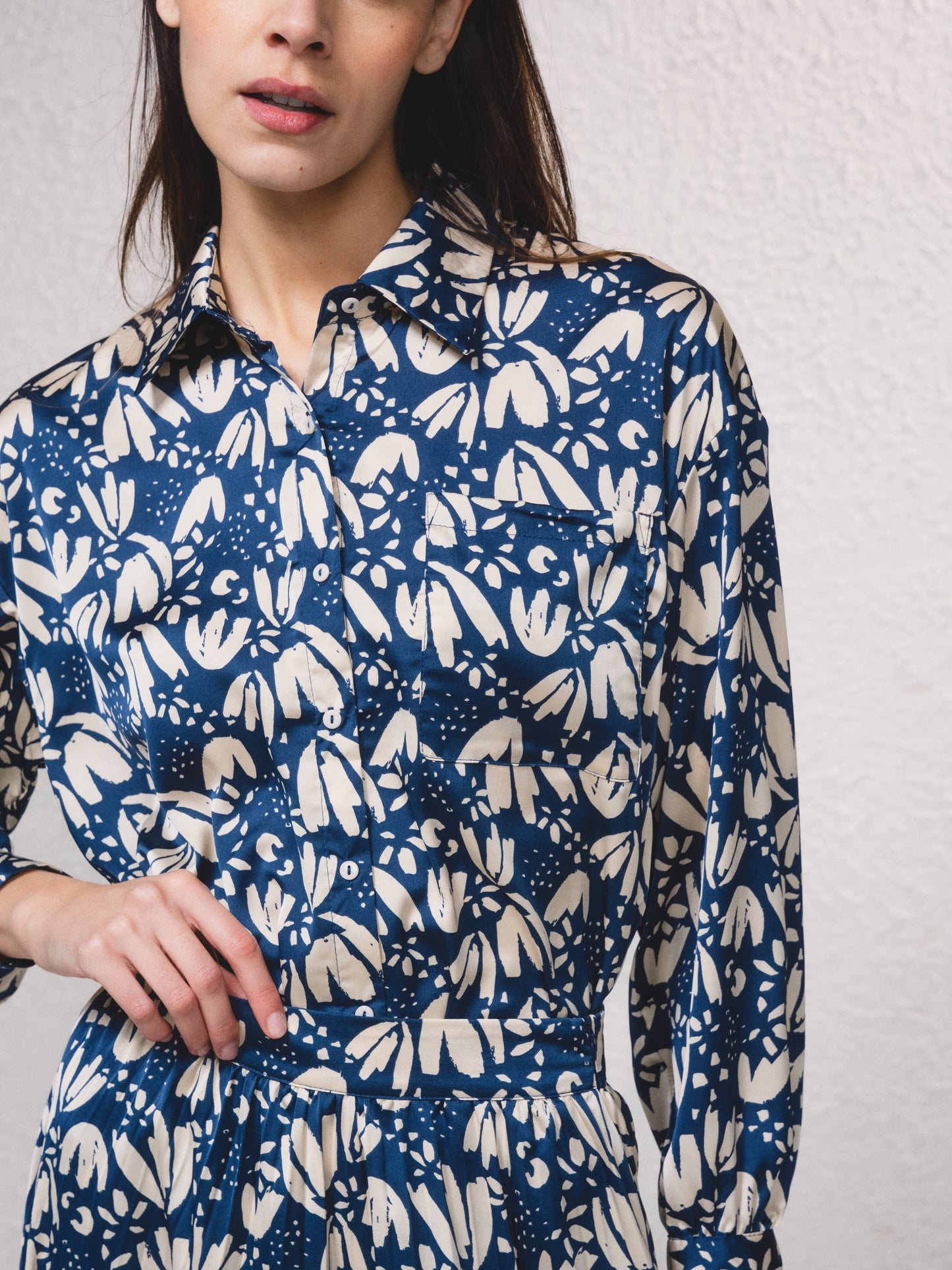 Blusa fluida in raso stampato