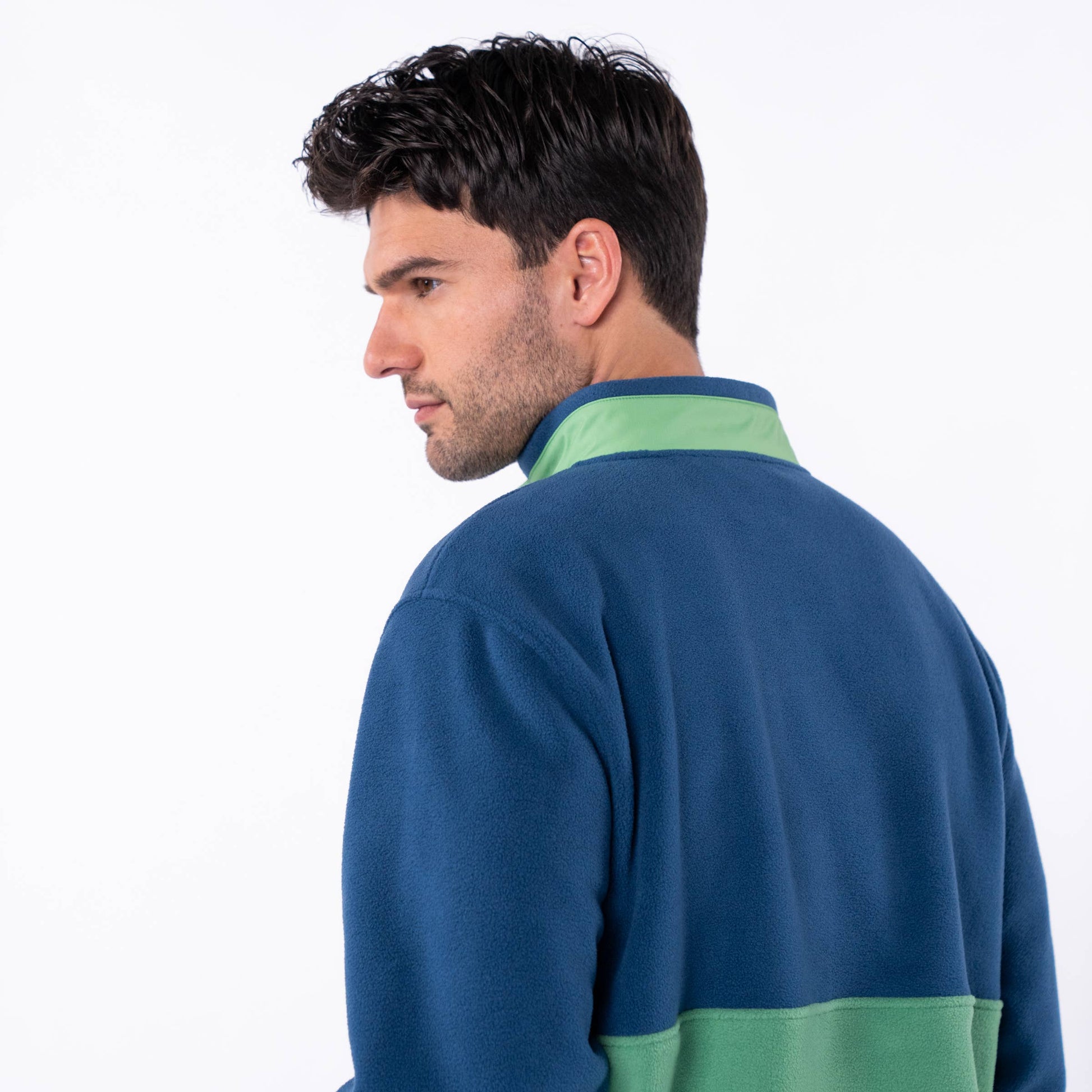 Felpa in pile bicolore blu navy e verde con bottoni