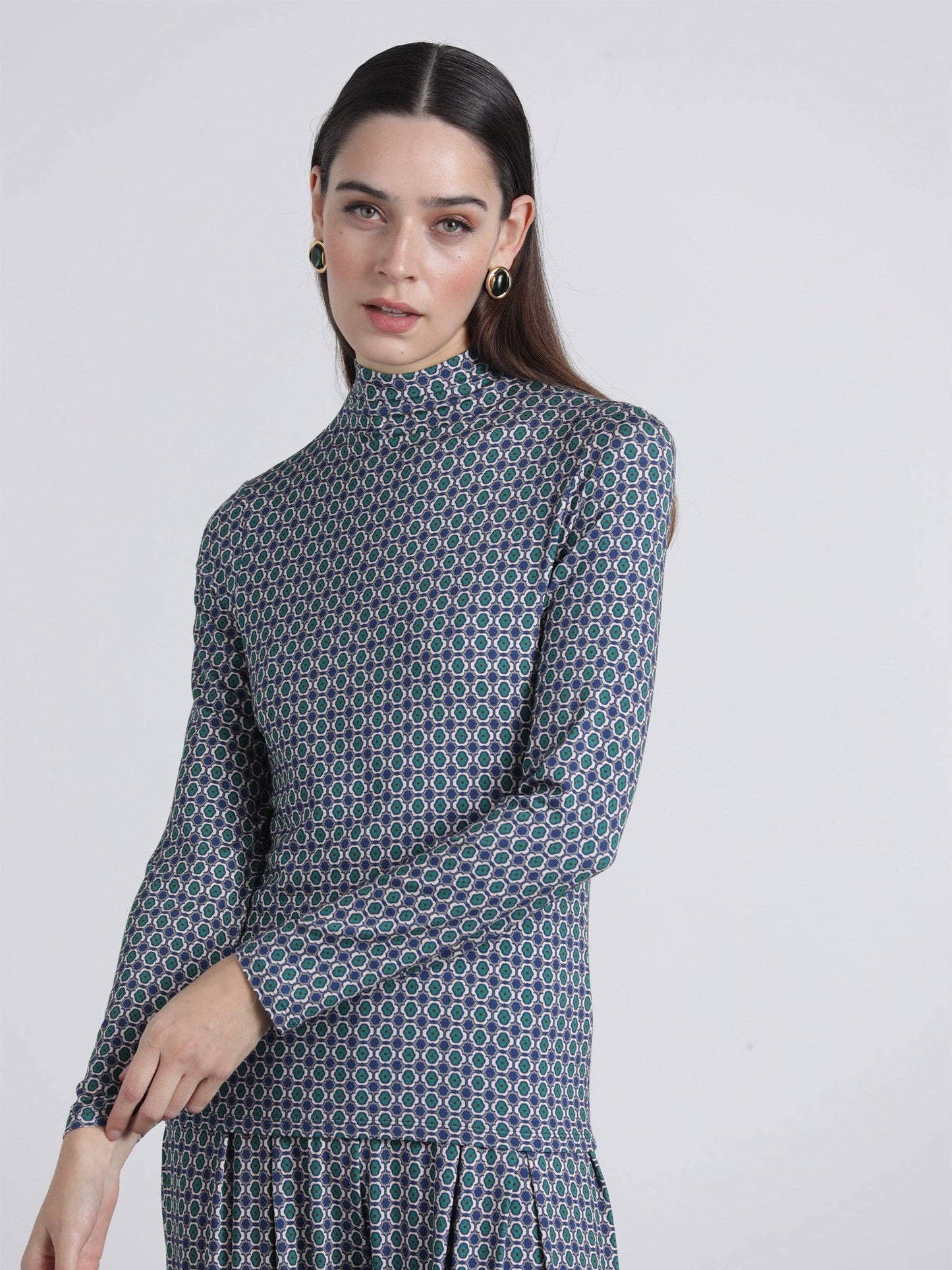 Top a maniche lunghe con collo alto