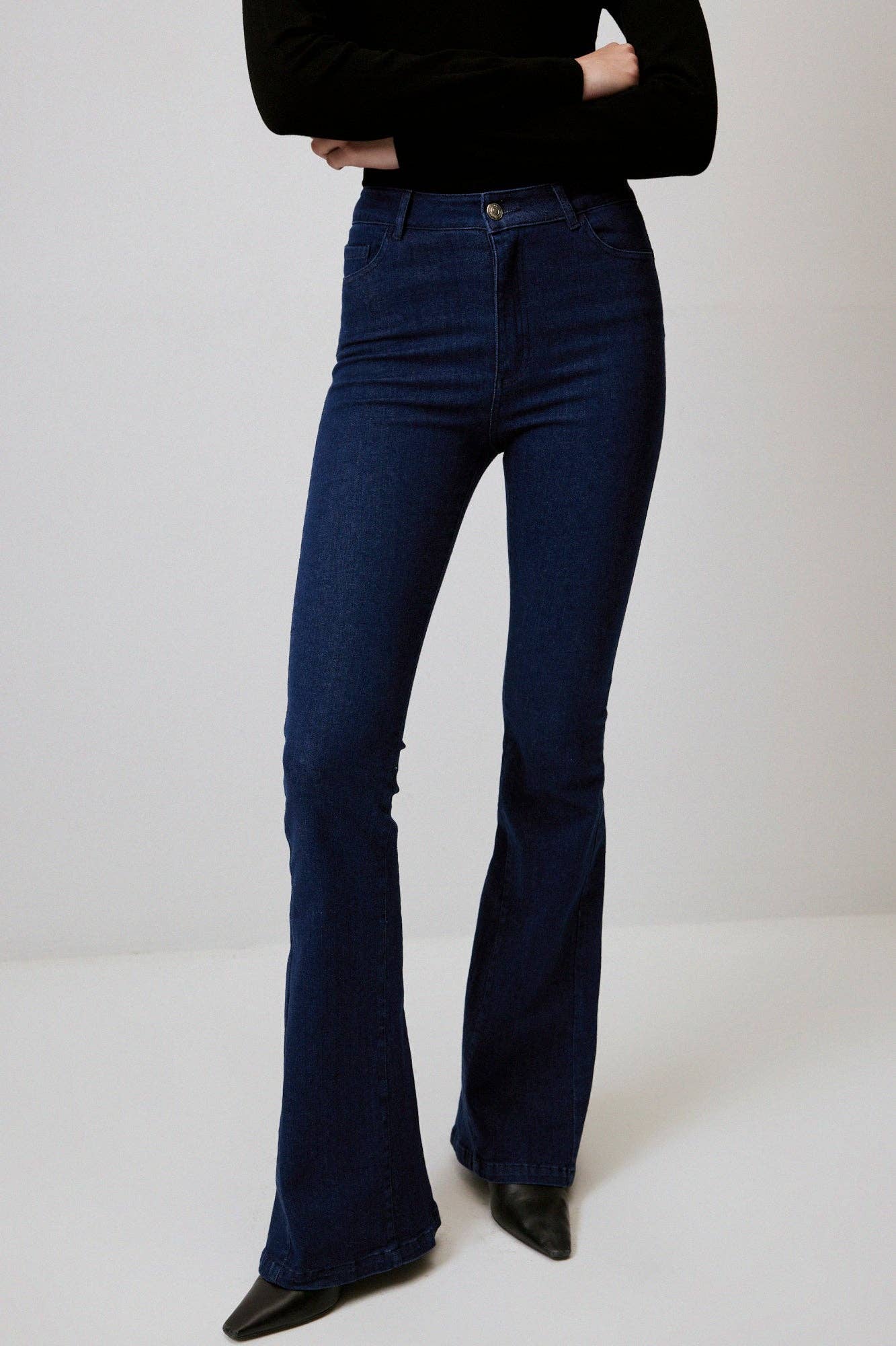 Jeans a zampa vita alta in denim stretch
