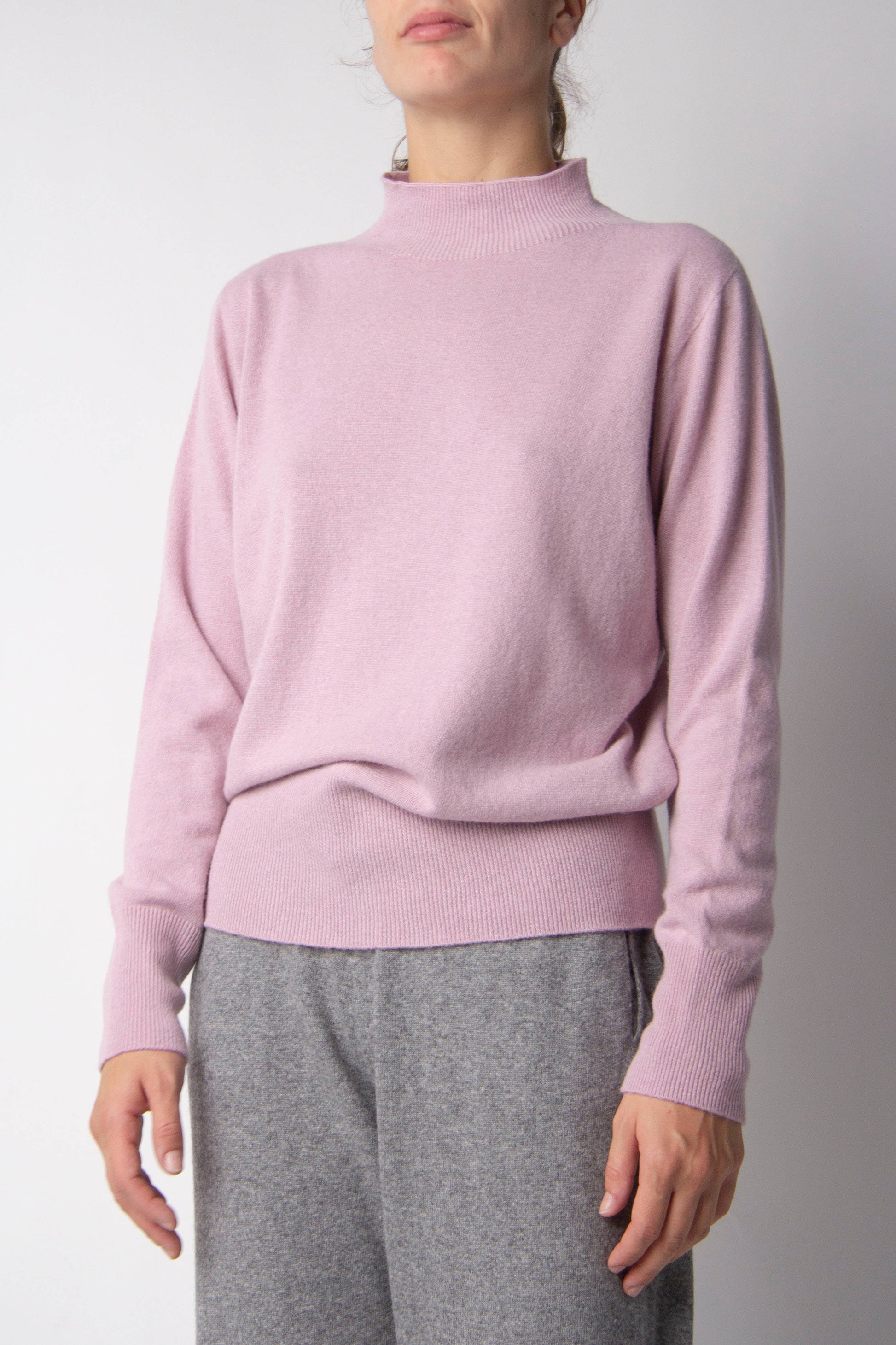 Maglia dolcevita in misto cashmere con lavorazione 3D