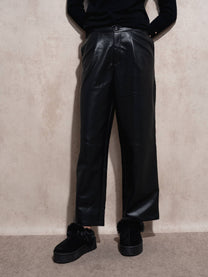 Pantaloni in ecopelle neri a gamba dritta