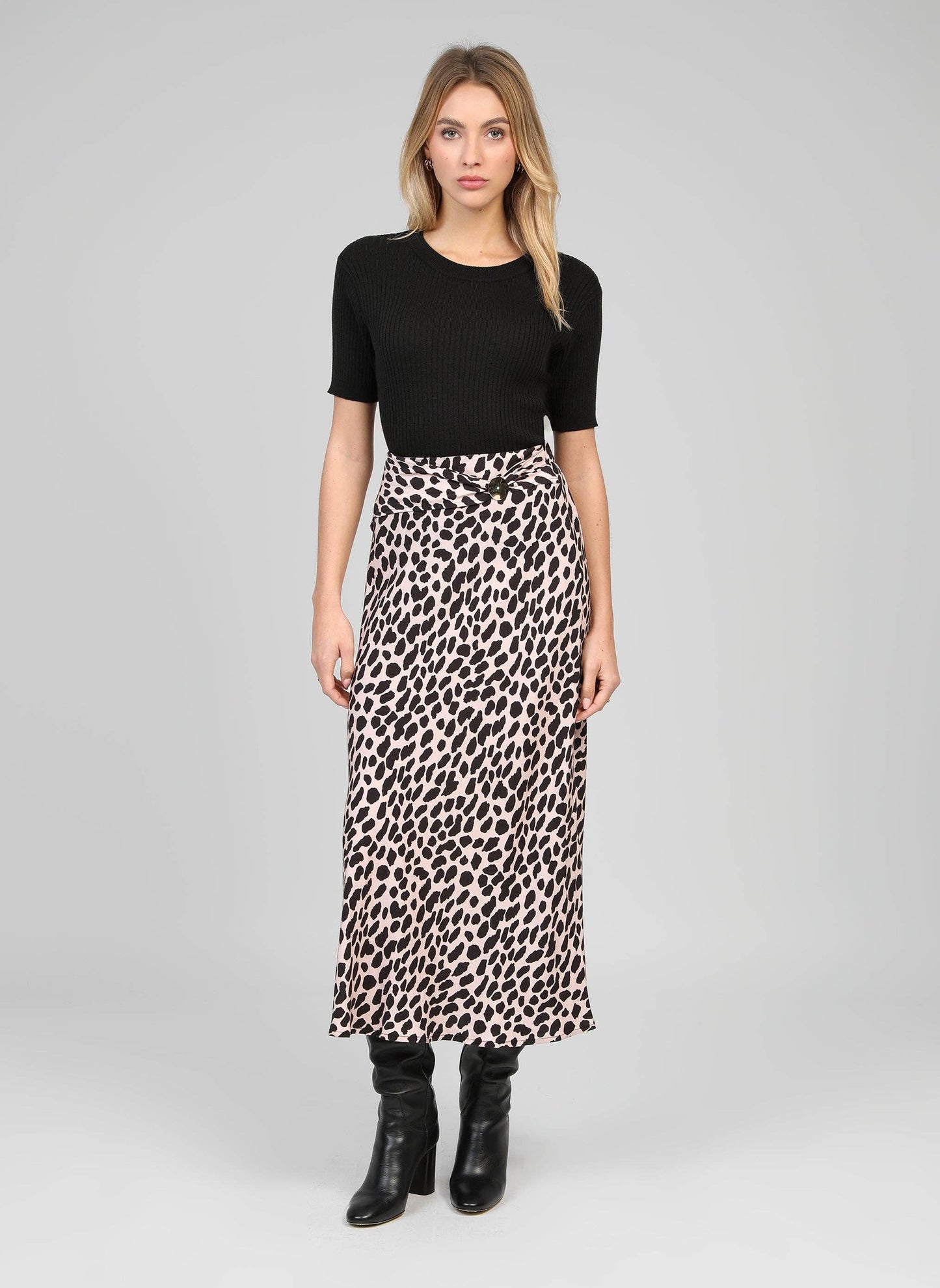 Gonna lunga animalier beige con bottoni dorati