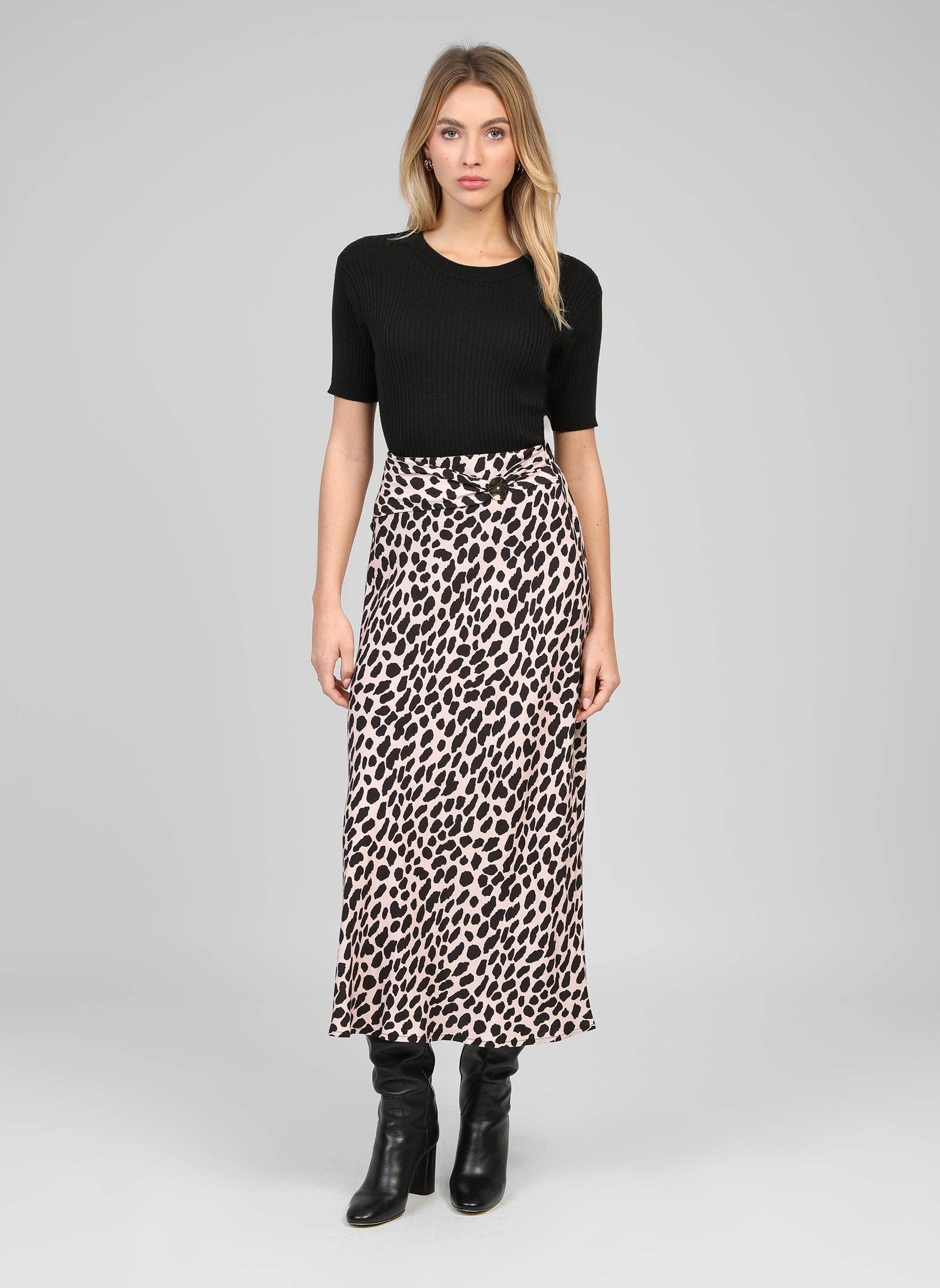 Gonna lunga animalier beige con bottoni dorati