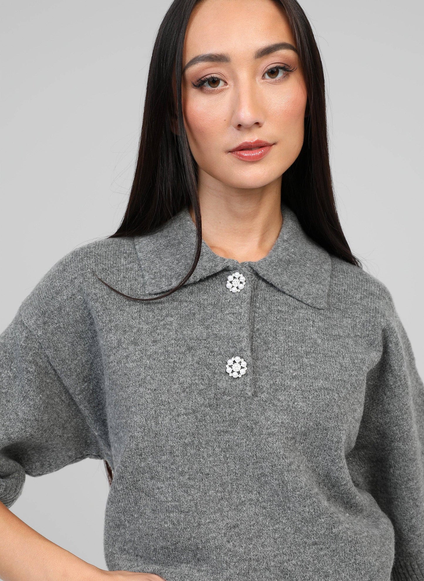 Maglione Norea grigio con colletto polo e bottoni gioiello