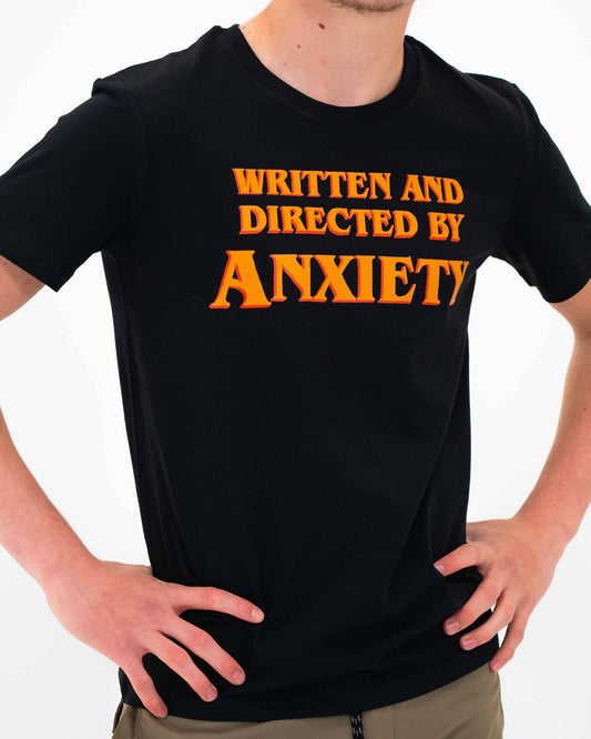 T-shirt nera con stampa tipografica “Anxiety”